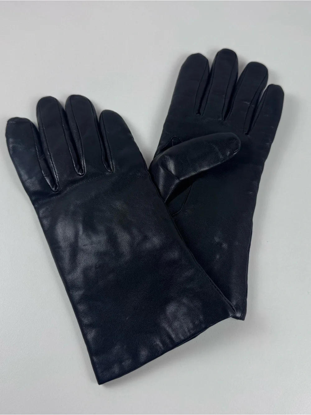 Isotoner Womens Classic Black Leather Gloves Thinsulate lining size 7.5